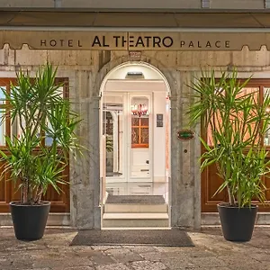 Al Theatro Palace Venezia